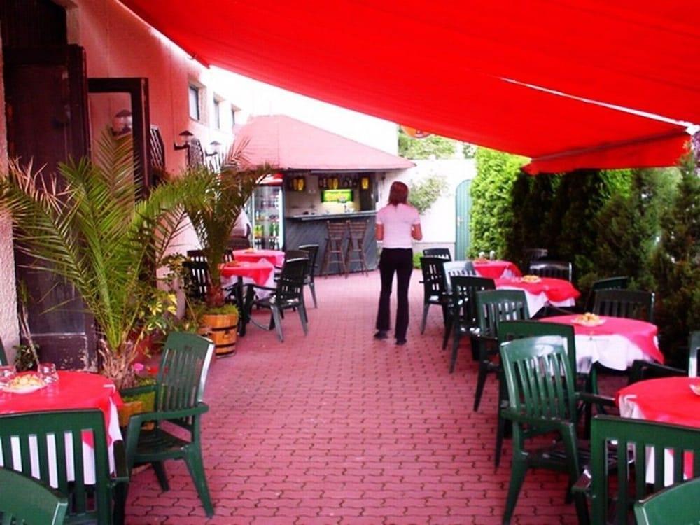 โรงแรมรีลา บูดาเปสต์ ร้านอาหาร รูปภาพ